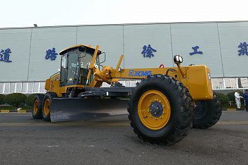 Автогрейдер XCMG GR135