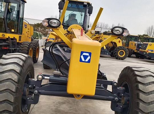 Автогрейдер XCMG GR165